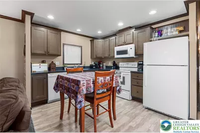 226 Greenbriar Drive S, Allen Township, PA 18014 - Photo 6