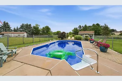 2571 Halleck Drive, Whitehall Township, PA 18052 - Photo 4
