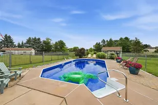 2571 Halleck Dr, Whitehall Township, PA 18052 - Photo 4