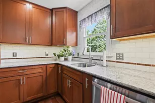7353 E Hillcrest Ln, Slatington Boro, PA 18080 - Photo 12