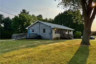 979 Dogwood Ln, Coopersburg Boro, PA 18036 - Photo 2