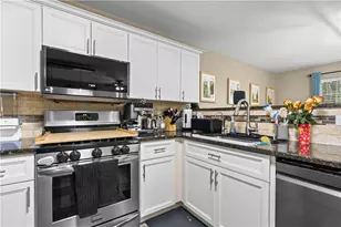7073 Hunt Dr, Lower Macungie Township, PA 18062 - Photo 12