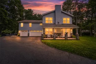 210 Piney Woods Dr, Penn Forrest, PA 18229 - Photo 2
