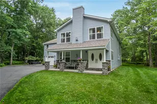210 Piney Woods Dr, Penn Forrest, PA 18229 - Photo 4
