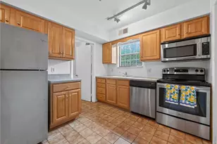 2822 Whitemarsh Pl, Lower Macungie Township, PA 18062 - Photo 6