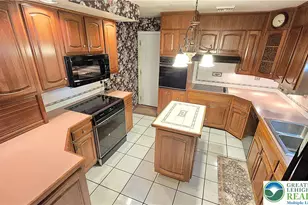 3203 Parkview Dr, Whitehall Township, PA 18052 - Photo 10