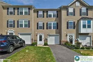 16 Red Rose Ln, Palmer Twp, PA 18045 - Photo 2