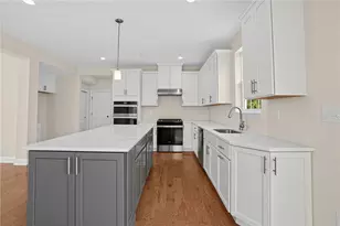 5199 Surrey Ct, Lower Macungie Township, PA 18104 - Photo 4