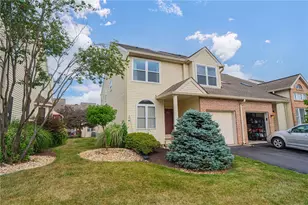 323 Surrey Pl, Macungie Boro, PA 18062 - Photo 2