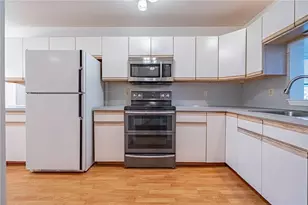 323 Surrey Pl, Macungie Boro, PA 18062 - Photo 6