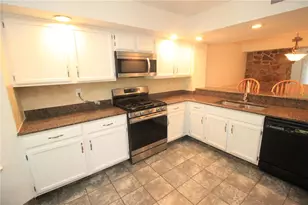 106 Founders Ct, Bethlehem City, PA 18020 - Photo 4