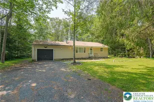 3279 Beech Ridge Dr, Tobyhanna Twp, PA 18346 - Photo 2
