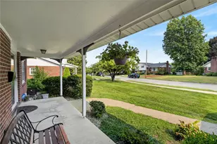1527 Bayberry Ln, Bethlehem City, PA 18018 - Photo 4