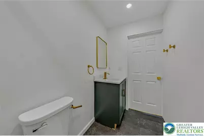 114 E High Street, Nazareth Boro, PA 18064 - Photo 18