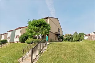 1614 Shenandoah Ct, South Whitehall Township, PA 18104 - Photo 2