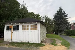 1977 S 5th St, Allentown City, PA 18103 - Photo 22