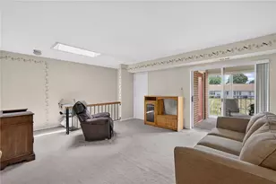 2649 Rolling Green Dr, Macungie Boro, PA 18062 - Photo 6