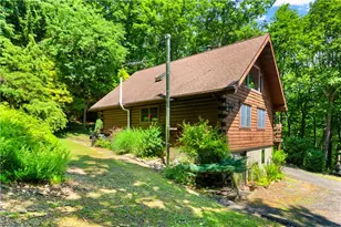 230 W Creek Dr, Penn Forrest, PA 18235 - Photo 2