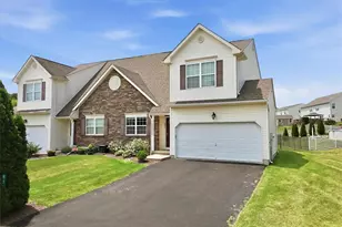889 Graystone Cir, Allen Township, PA 18067 - Photo 2