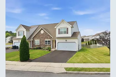 889 Graystone Circle, Allen Township, PA 18067 - Photo 4