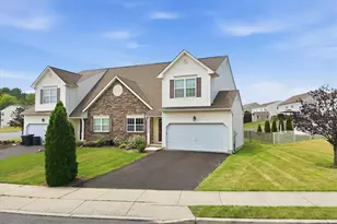 889 Graystone Cir, Allen Township, PA 18067 - Photo 4