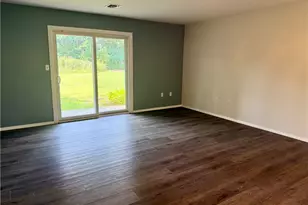 2402 Woodstock Dr, Bethlehem, PA 18017 - Photo 4
