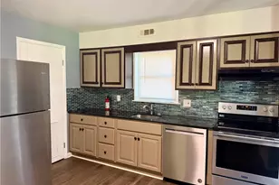 2402 Woodstock Dr, Bethlehem, PA 18017 - Photo 8