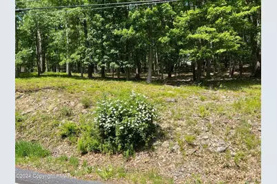 1868 Brentwood, Bushkill, PA 18324 - Photo 2