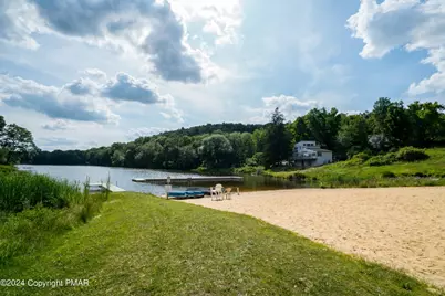 1868 Brentwood, Bushkill, PA 18324 - Photo 12