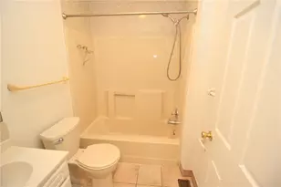 106 Founders Ct, Bethlehem Township, PA 18020 - Photo 16