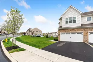 301 Redclover Ln, Allentown City, PA 18104 - Photo 4