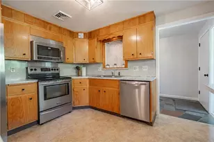 1411 Chippewa Dr, Upper Macungie Township, PA 18104 - Photo 6