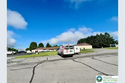 103 Kevin Lane #Middle unit, Brodheadsville, PA 18322 - Photo 4