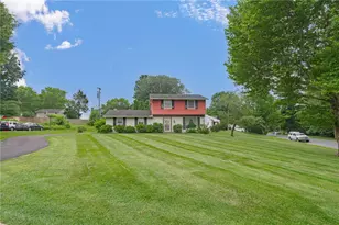 525 Apple Hill Dr, Easton, PA 18040 - Photo 2