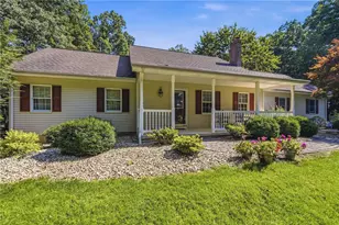 492 Arthurs Ct, Bushkill Twp, PA 18064 - Photo 2