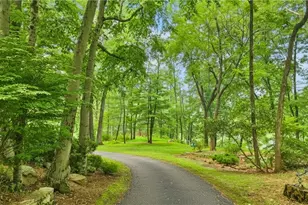 1657 Linden Oaks Ln, Bethlehem City, PA 18015 - Photo 4