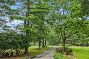 1657 Linden Oaks Ln, Bethlehem City, PA 18015 - Photo 6