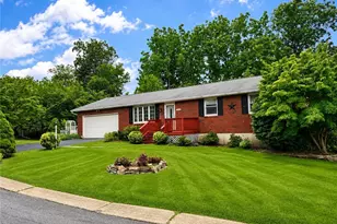 32 W Sylvan Dr, Allen Township, PA 18067 - Photo 2