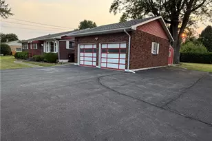 2662 Community Dr, Moore Township, PA 18014 - Photo 2