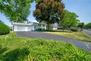 4487 Glasgow St, Upper Saucon Township, PA 18034 - Photo 2