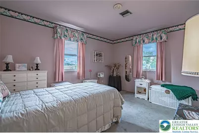 4252 Briarcliff Road, South Whitehall Township, PA 18104 - Photo 12