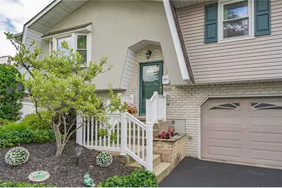 4252 Briarcliff Road, South Whitehall Township, PA 18104 - Photo 2