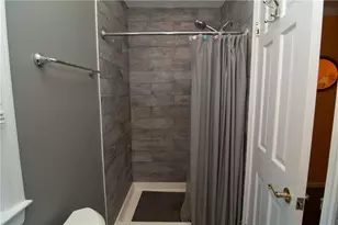 563 Longacre Dr, Lehigh Township, PA 18035 - Photo 20