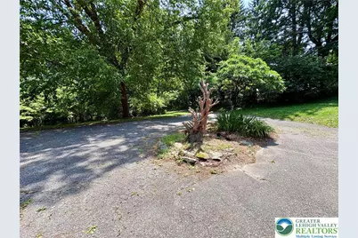 575 N Hokendauqua Drive, Moore Township, PA 18014 - Photo 4
