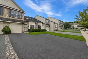 5612 Stonecroft Ln, Lower Macungie Township, PA 18106 - Photo 2
