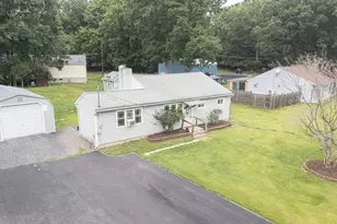 253 Shawnee Dr, East Stroudsburg, PA 18302 - Photo 2
