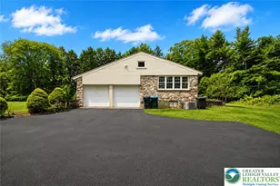 1000 Wedgewood Rd, Hanover Twp, PA 18017 - Photo 4