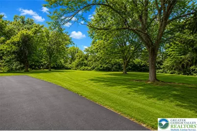 1000 Wedgewood Road, Hanover Twp, PA 18017 - Photo 6