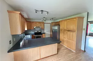 3225 Sussex Dr, Coolbaugh Twp, PA 18466 - Photo 4