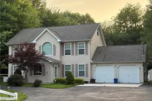 71 Meckesville Rd, Penn Forrest, PA 18210 - Photo 2
